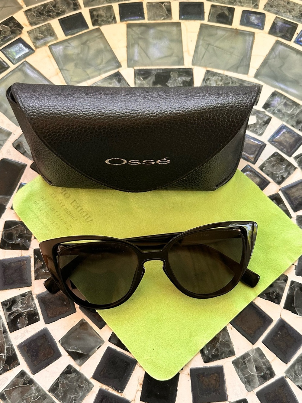 Classic Black Cat-Eye Sunglasses